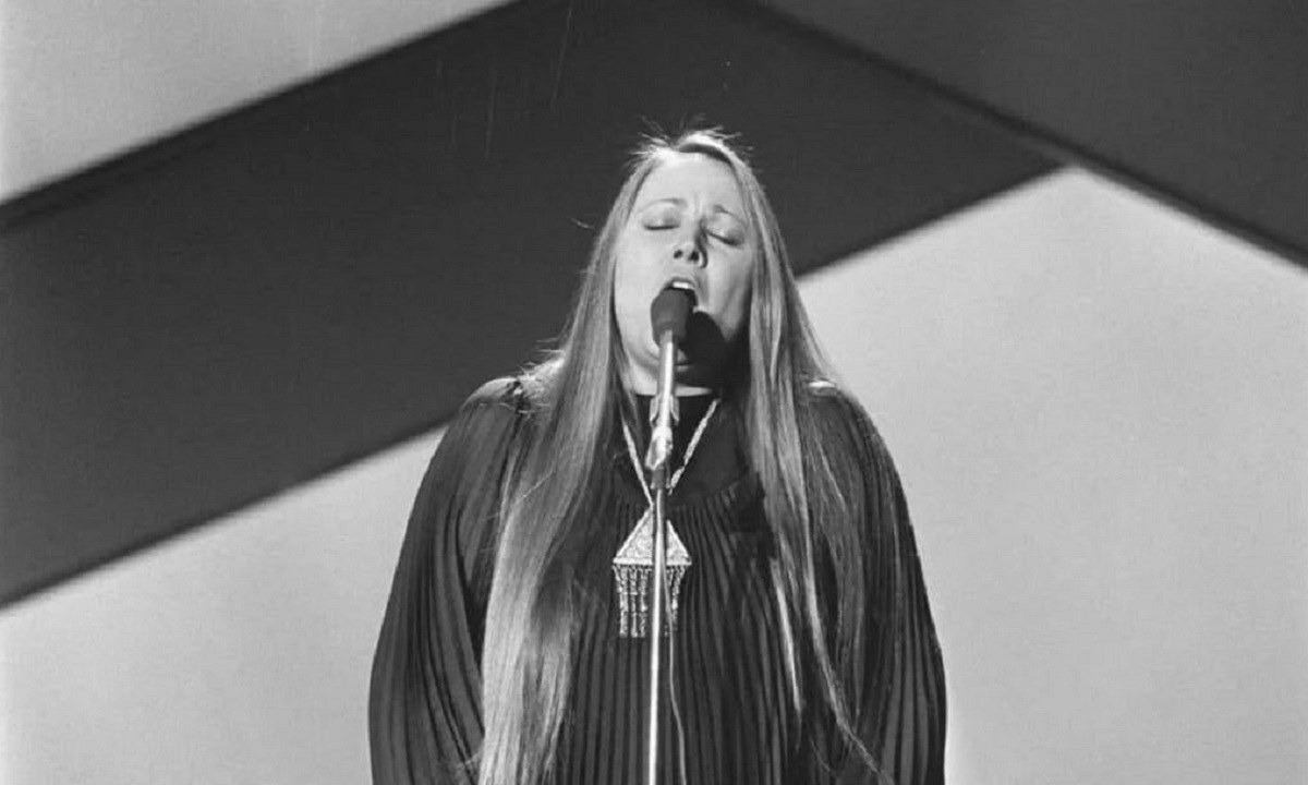 Το 1976 η Μαρίζα Κωχ εκπροσώπησε τη χώρα μας στο διαγωνισμό της Eurovision σε μια ιστορία που είχαμε αναφέρει σε σχετικό μας άρθρο στις 20 Μαϊου του 2021