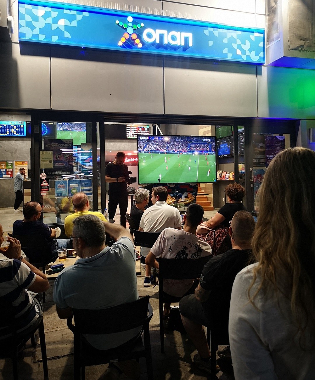 Γκολ στη διασκέδαση από τα καταστήματα ΟΠΑΠ Football night με τελικό Champions League, εκπλήξεις και κλήρωση για ένα μεγάλο δώρο.