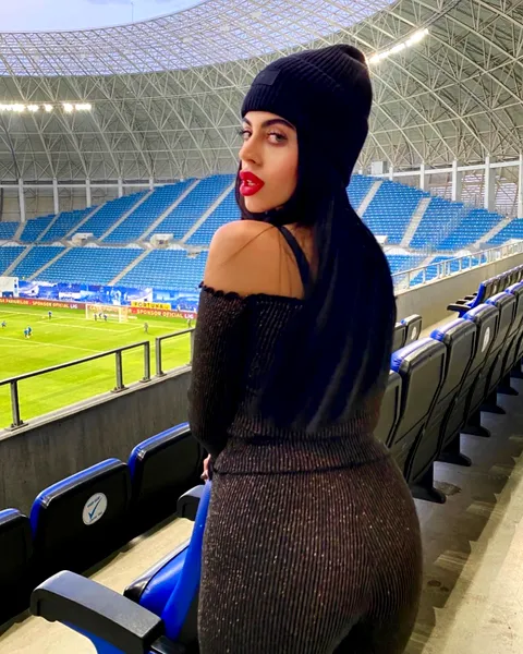 Μαρία Τσαουσίλα: Κάνει θραύση στη Ρουμανία η κόρη πρώην παίκτη του ΠΑΟΚ! (pics)