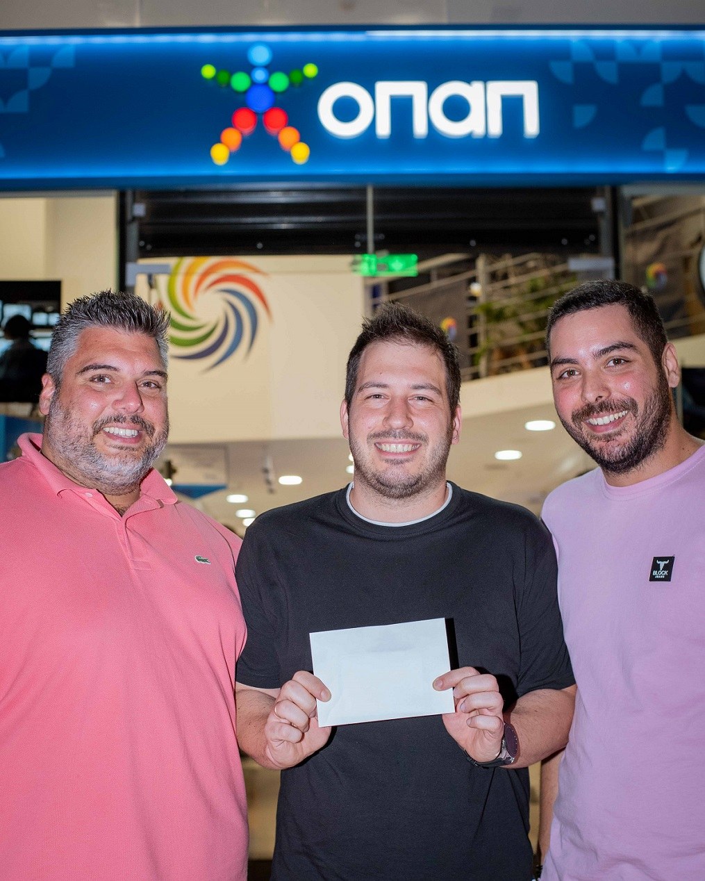 Γκολ στη διασκέδαση από τα καταστήματα ΟΠΑΠ Football night με τελικό Champions League, εκπλήξεις και κλήρωση για ένα μεγάλο δώρο.