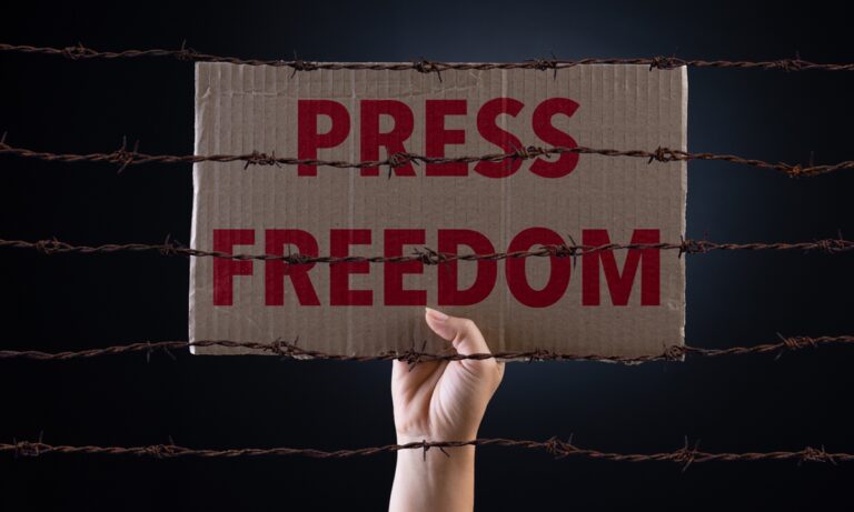 Economist: Άρθρο – κόλαφος για την ελευθεροτυπία – Παρακολουθήσεις, παρεμποδίσεις και διώξεις δημοσιογράφων στην Ελλάδα