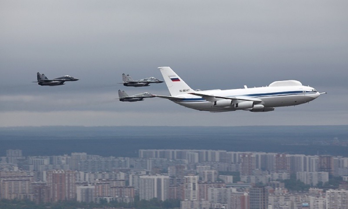 Oυκρανία: Σκληρό παιχνίδι Πούτιν – Εμφάνισε το μυστικο αεροπλάνο του για πυρηνικό πόλεμο