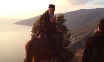Κοινωνία: Athos – Άθως: Το ντοκιμαντέρ για το Άγιο Όρος που σαρώνει στο Netflix