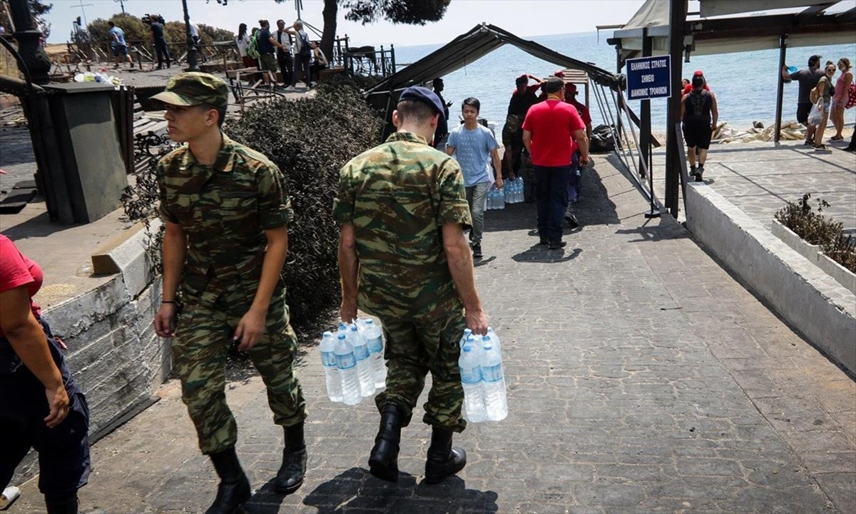 Οι στρατιωτικοί «βράζουν» από την εκμετάλλευση της κυβέρνησης. Καταγγέλλουν απλήρωτη εργασία, δωρεάν υπερωρίες και υπηρεσίες άσχετες με το επάγγελμα.