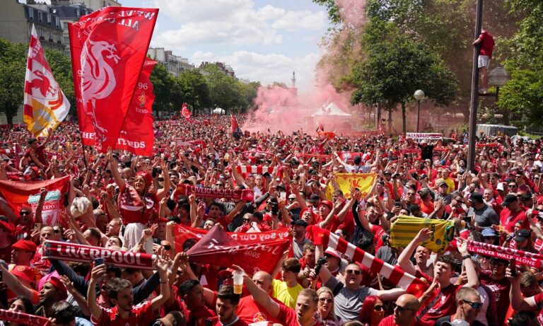 Λίβερπουλ: Οι «Κόκκινοι» όπως έχουν ανακοινώσει εδώ και μέρες θα κάνουν κανονικά σήμερα την παρέλασή τους μέσα σε άκρως εορταστικό κλίμα.