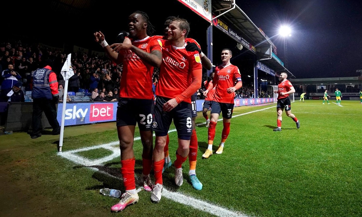 Χάντερσφιλντ και Λούτον διεκδικούν το εισιτήριο για το Wembley