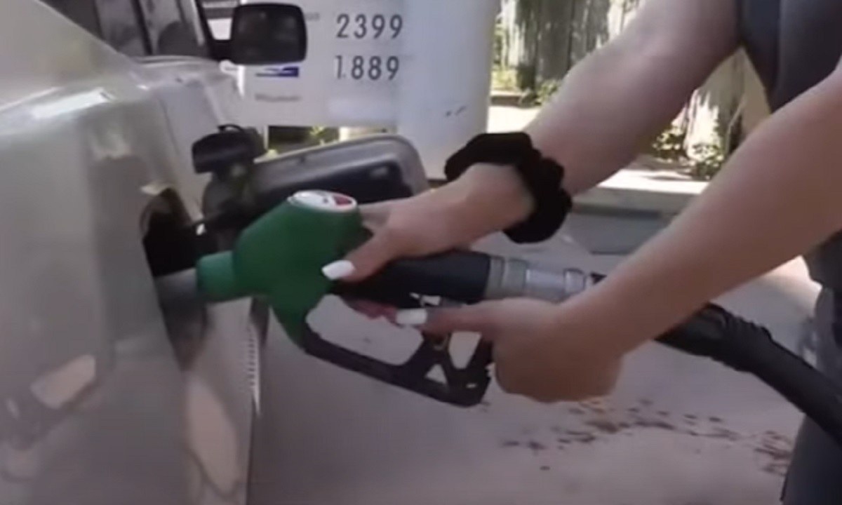 Τιμές καυσίμων: Απίστευτο - Μένουν αυτοκίνητα στους δρόμους από βενζίνη