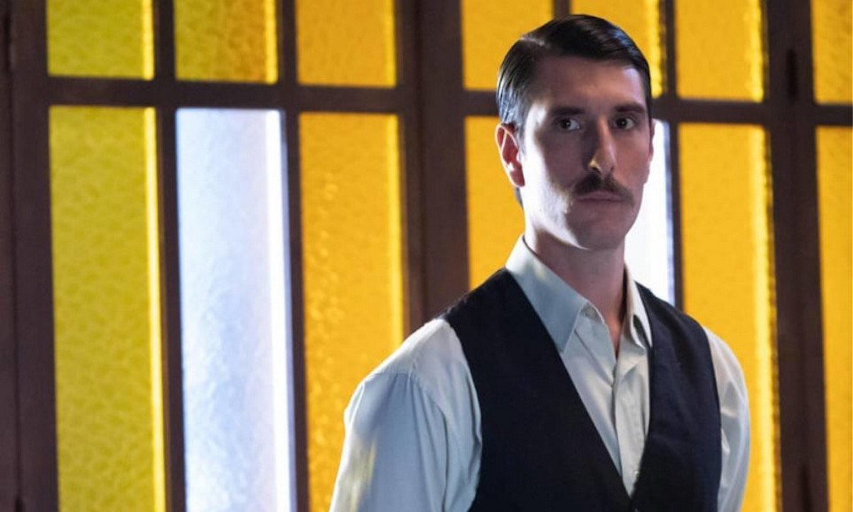 Άγριες Μέλισσες: Αυτή είναι η κούκλα σύντροφος του Μελέτη