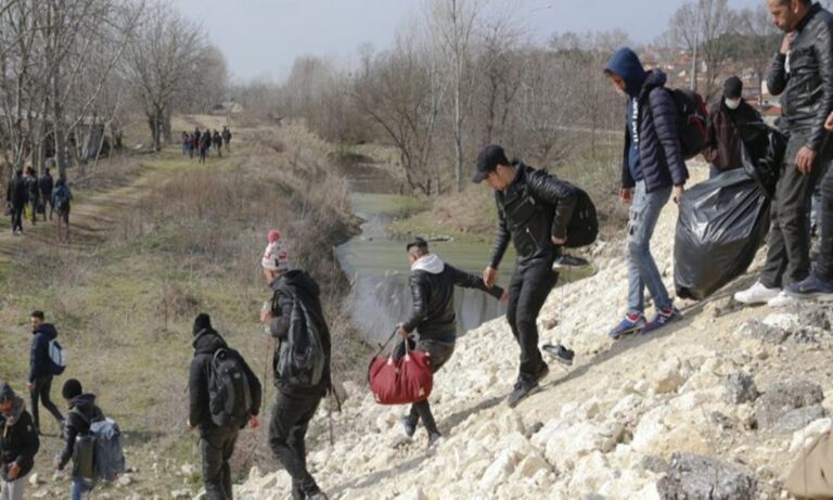 Έβρος: Ομάδες δεκάδων λαθρομεταναστών παραβιάζουν καθημερινά τα «ευαίσθητα» σημεία των συνόρων