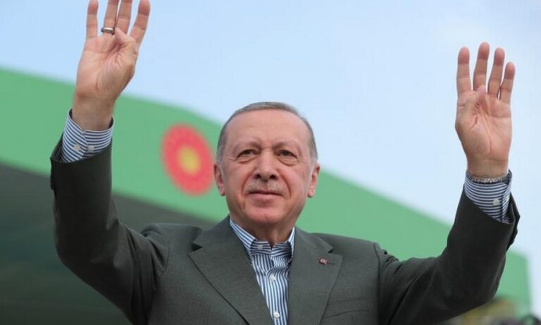Τουρκία: Ο Ερντογάν έκανε αύξηση στον εαυτό του 40,4% - Πόσα λεφτά παίρνει το μήνα