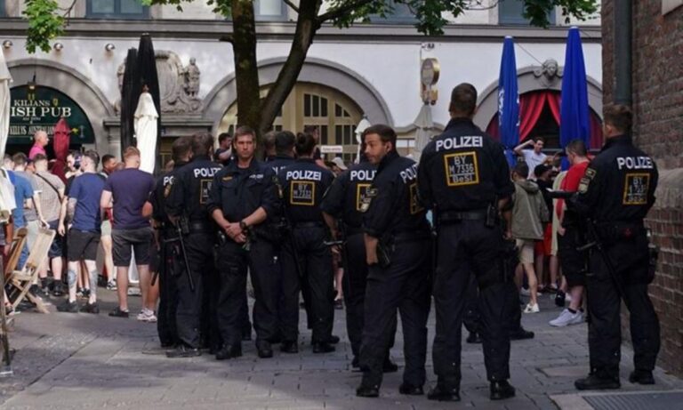 Γερμανία - Αγγλία: Άγγλοι οπαδοί συνελήφθησαν στο Μόναχο, λίγες ώρες πριν το ματς με τη Γερμανία για βιαιοπραγία και ναζιστικούς χαιρετισμούς
