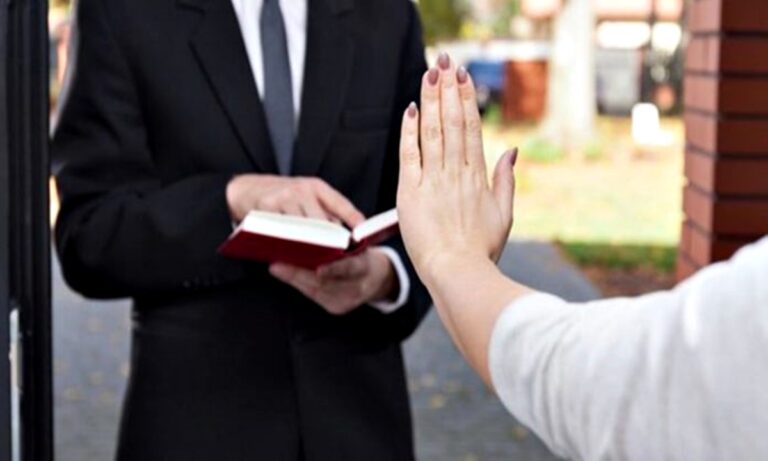 Η Εκκλησία κρούει τον κώδωνα του κινδύνου για την ύπουλη δράση νεοπροτεσταντών – Τι μεθόδους χρησιμοποιούν