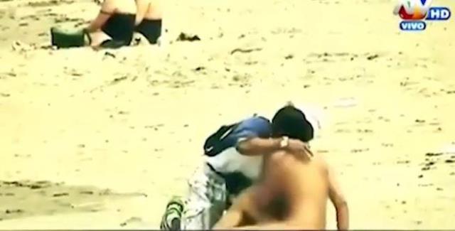 Σε παραλία στη Λίμα του Περού, μια γυναίκα θέλησε να δει πώς θα αντιδράσουν οι άνδρες στην ημίγυμνη θέα της! Δέχθηκε παρενόχληση