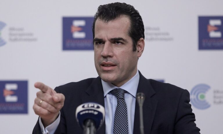 Γολγοθάς για τους ανασφάλιστους με υπογραφή Πλεύρη: Τέλος η συνταγογράφηση σε ιδιώτες – Mόνο σε δομές του ΕΣΥ!