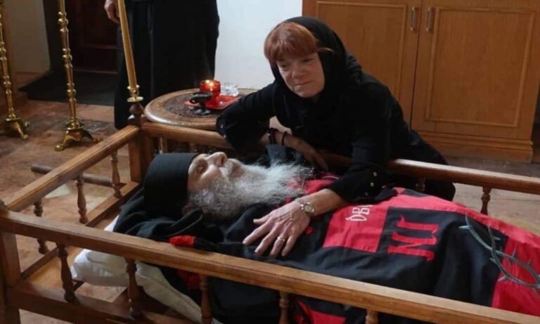 Ο Φρανκ Άτγουντ που έγινε μοναχός Εφραίμ, πέρασε μακάριος στην αιωνιότητα, και στεφανώθηκε με το στεφάνι του μαρτυρίου.