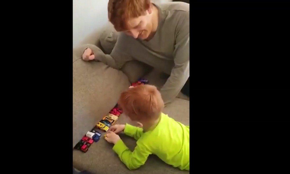 Το Sportime δημοσιεύει video με τον μικρό Ράινερ να παίζει με τον πατέρα του στο σπίτι τους στη Νορβηγία