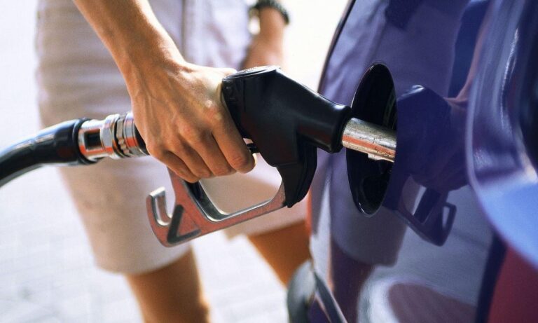 Νοθευμένη βενζίνη: Τι πρέπει να προσέχουμε