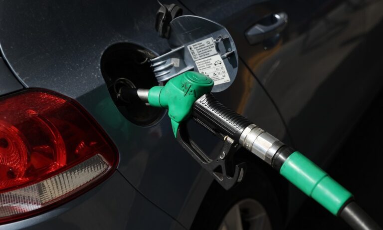 Βενζίνη: Τι γίνεται με τα νοθευμένα καύσιμα – Πότε σφραγίζονται τα πρατήρια