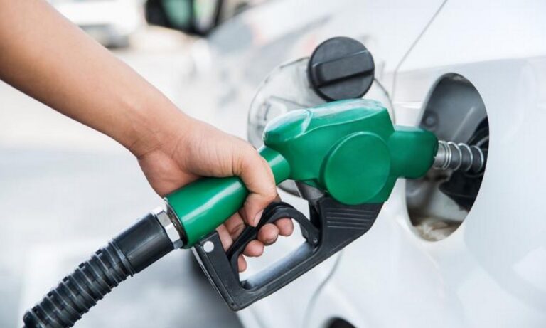 Βενζίνη τιμή: ΣΟΚ – Αγγίζει τα 2,60 ευρώ η βενζίνη στην Αθήνα
