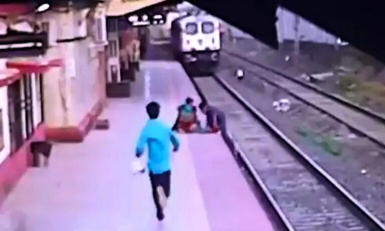 Viral: Έπεσε στις ράγες του τρένου και σώθηκε από θαύμα! (vid)
