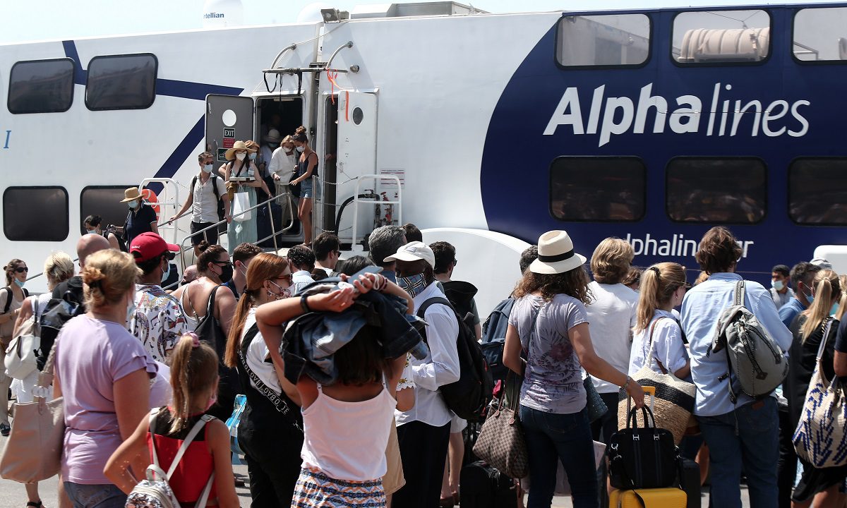 Τελευταία ημέρα σήμερα (21/7) για τις αιτήσεις στο πρόγραμμα Τουρισμός για όλους – Ποιοι και πότε παίρνουν το voucher.