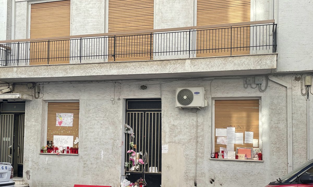 Δολοφονία παιδιών στην Πάτρα: Το σπίτι επί της οδού Μπιζανίου, όπου διέμενε η οικογένεια Πισπιρίγκου- Δασκαλάκη, είναι πλέον άδειο.