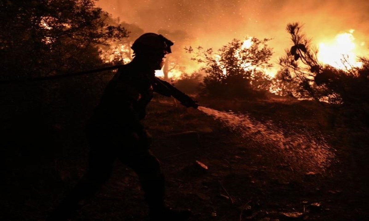 Στο επιτελικό κράτος της κυβέρνησης Μητσοτάκη, τις φωτιές «σβήνουν» τα ΜΜΕ!