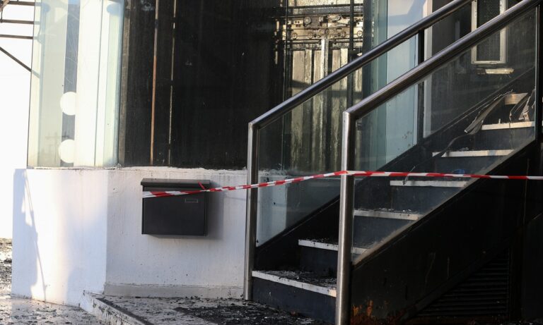 Real Fm: Το Twitter καταδικάζει την επίθεση με γκαζάκια