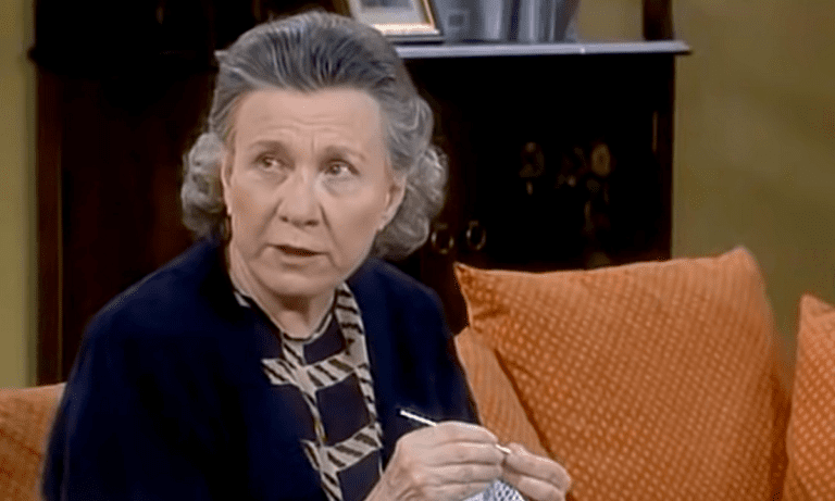 Ο ΑΝΤ1 «θυμήθηκε» να αποχαιρετήσει τη «Μάχη» από τα «Εγκλήματα» τρεις μήνες μετά τον θάνατό της