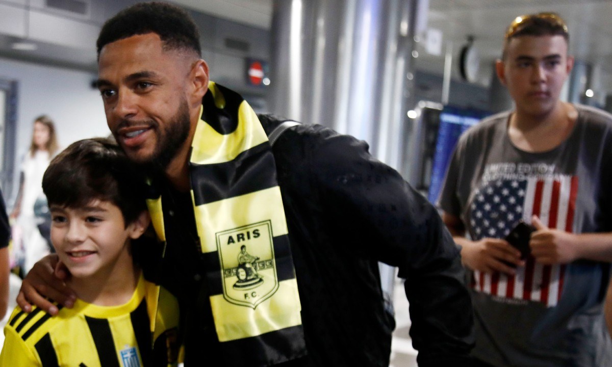 Ο Αλέξανδρος Κωτάκης γράφει για τον Γκρέι που σε σχέση με τον Καμαρά είναι πολύ πιο κοντά σε αυτό που θέλει ο Άρης. Ένας καθαρός φορ, σκόρερ.