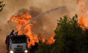Φωτιά τώρα: Μεγάλος κίνδυνος πυρκαγιάς σε αυτές τις περιοχές