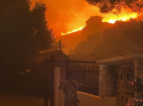Φωτιά στην Πεντέλη: Απόλυτο χάος με την σφραγίδα του επιτελικού κράτους