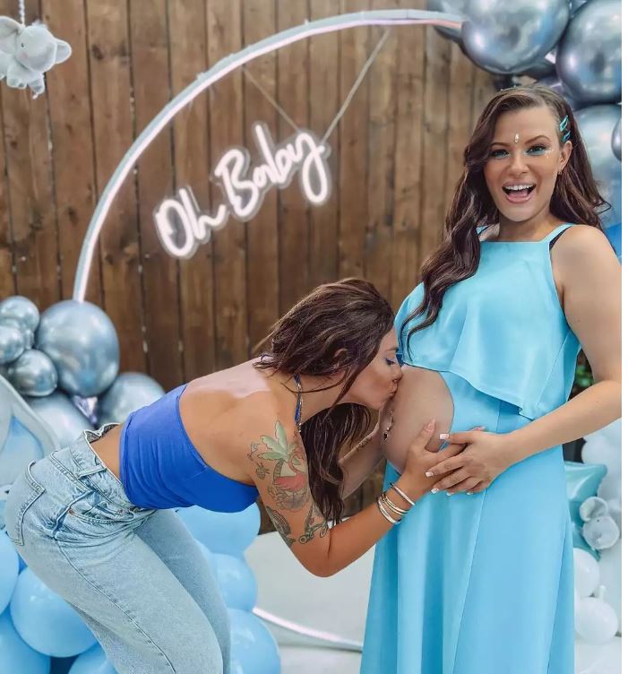 Λάουρα Νάργες - Χρήστος Σαντικάι παντρεύτηκαν με σύμφωνο συμβίωσης και διοργάνωσαν baby shower για το αγοράκι που περιμένουν.