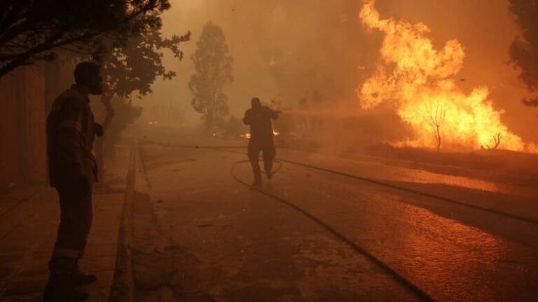 Φωτιά στην Πεντέλη: Απόλυτο χάος με την σφραγίδα του επιτελικού κράτους