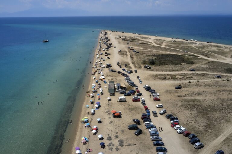 Αυτά πρέπει να τσεκάρουμε στο αυτοκίνητο πριν φύγουμε για διακοπές