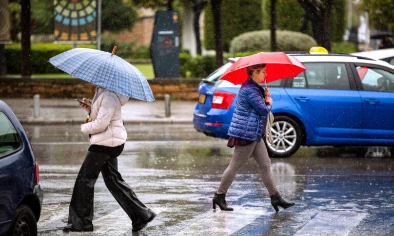 Καιρός (24/8): Βροχές παντού και την Τετάρτη – Που θα βρέξει περισσότερο