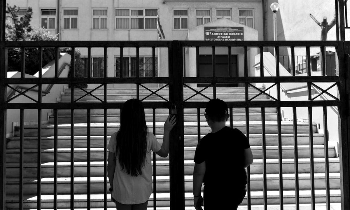 Δεκάδες σχολεία της επαρχίας βάζουν λουκέτο λόγω έλλειψης μαθητών - Ώρα να αφυπνιστούμε και να ξαναφέρουμε παιδικές φωνές πίσω στα θρανία.