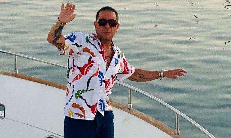 O Γιώργος Μαζωνάκης με χρώματα που θυμίζουν Άρη και ΆΕΚ