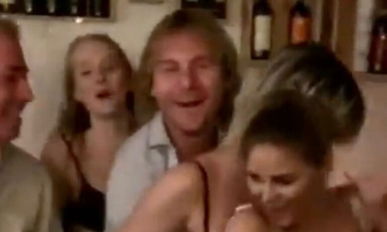 Νέντβεντ: Παντρεμένος με δύο παιδιά αλλά έκανε πάρτι με τρεις σχεδόν γυμνές γυναίκες