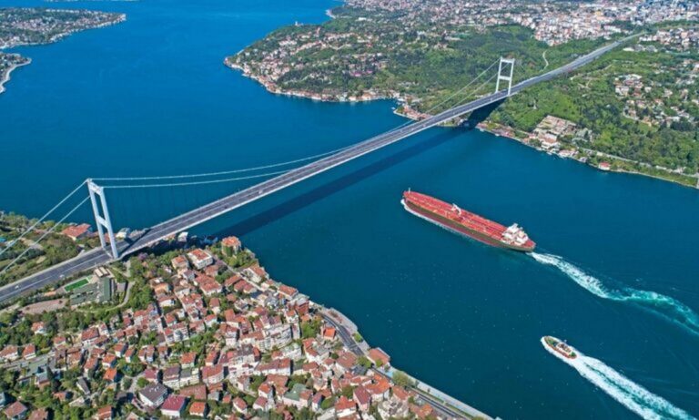 Τουρκία: Τεράστια πρόκληση στον Βόσπορο – Αυξάνει κατά 400% τα τέλη διέλευσης πλοίων