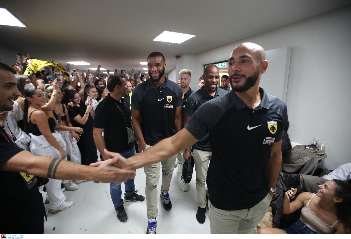 Δείτε βίντεο και φωτογραφίες από τα μεγαλοπρεπή εγκαίνια του νέου γηπέδου της ΑΕΚ - Πιο συγκινημένος από όλους ο Δημήτρης Μελισσανίδης.