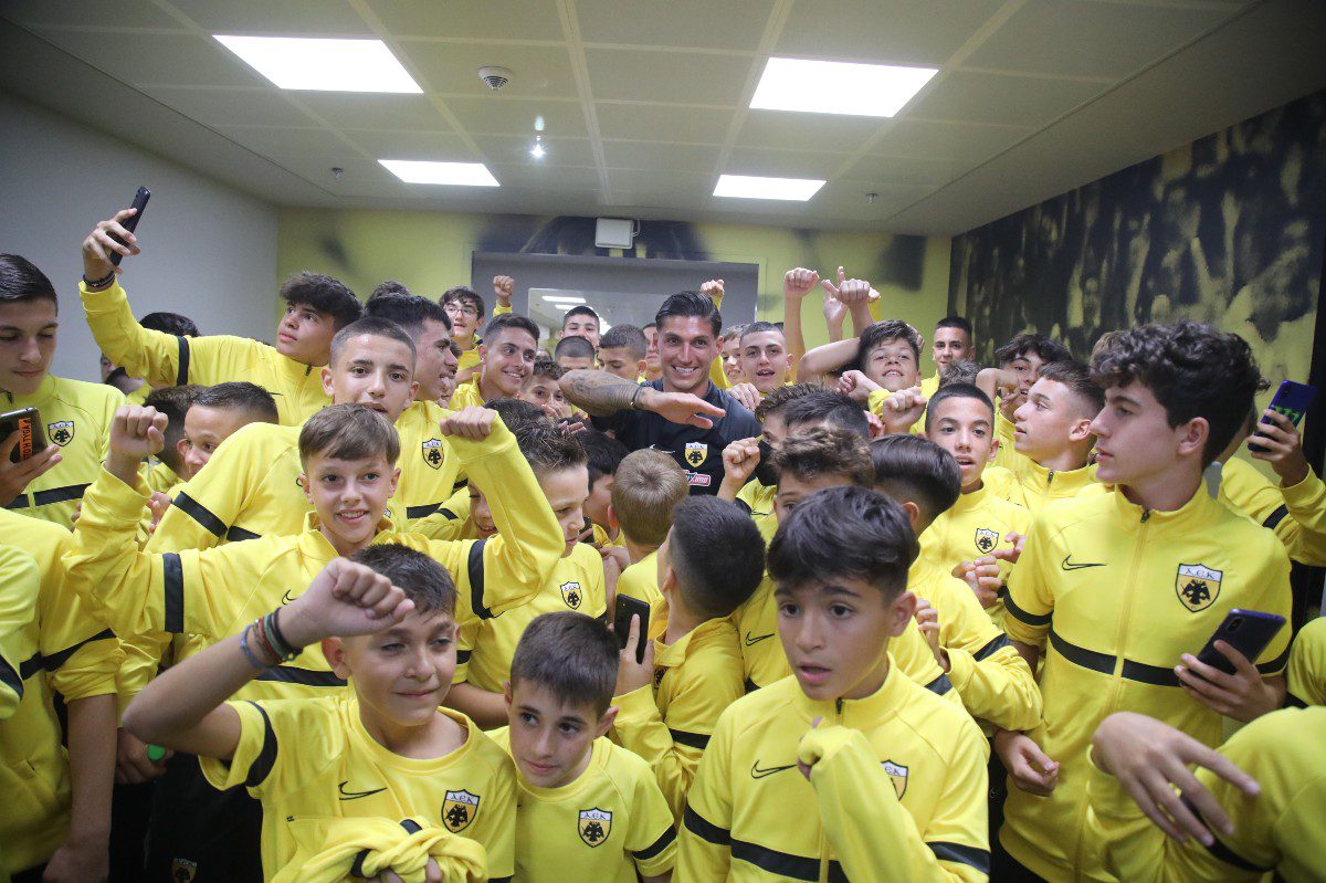 Δείτε βίντεο και φωτογραφίες από τα μεγαλοπρεπή εγκαίνια του νέου γηπέδου της ΑΕΚ - Πιο συγκινημένος από όλους ο Δημήτρης Μελισσανίδης.