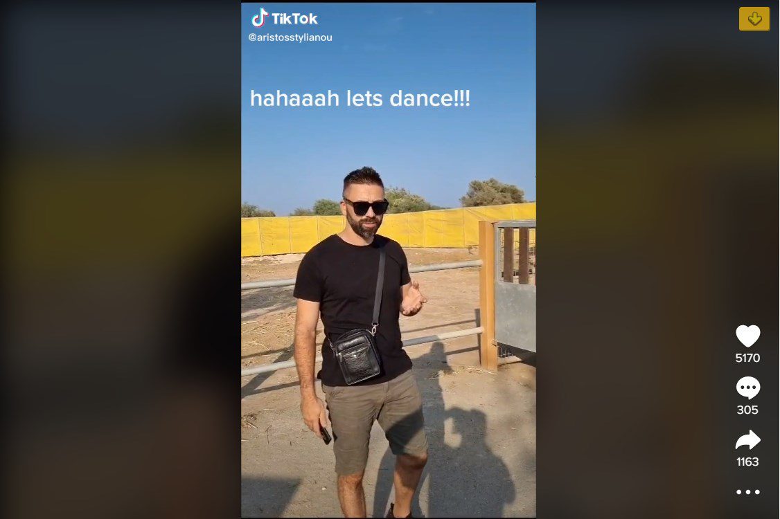 Viral: Κύπριος τραγουδάει Αργυρό σε καμήλες και αυτές χορεύουν