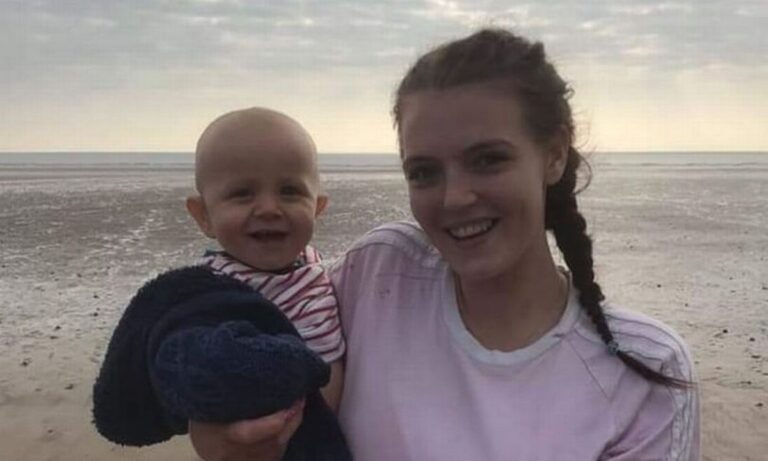 Αγγλία: Νήπιο 14 μηνών «έχασε» τη ζωή του – Είχε μείνει μόνο μετά τον θάνατο της μητέρας του
