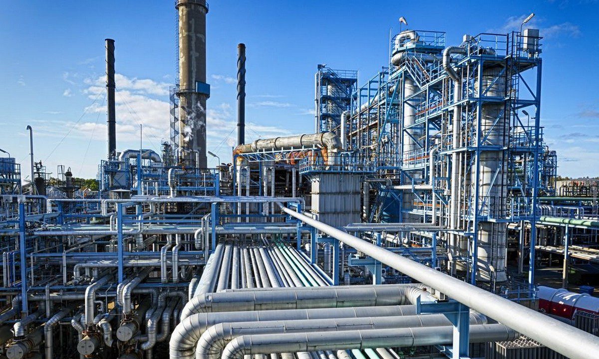 Πετρέλαιο: Φόρο 33% επιβάλει η Κομισιόν στα διυλιστήρια ώστε να πέσει η τιμή του