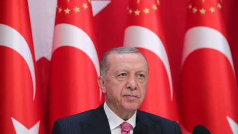 Τουρκία: Δημοσκόπηση «μαχαιριά» για Ερντογάν: Οι Τούρκοι βλέπουν τους Έλληνες ως φίλους!