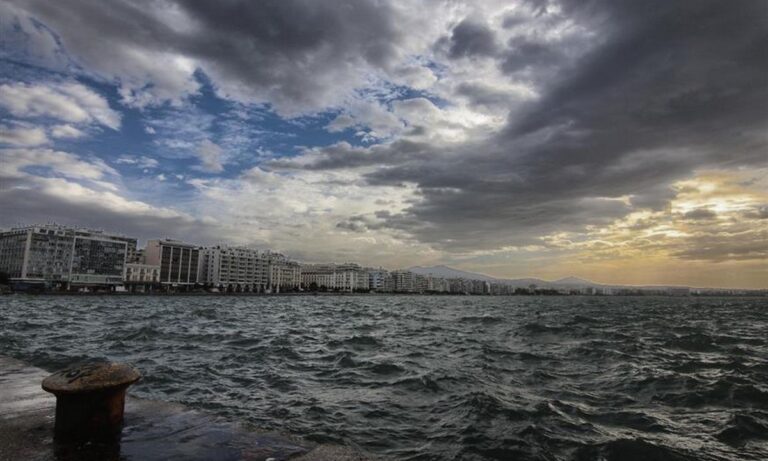 Καιρός: Ο Αρναούτογλου προειδοποιεί για πτώση της θερμοκρασίας – Ισχυρός Βαρδάρης στη Θεσσαλονίκη