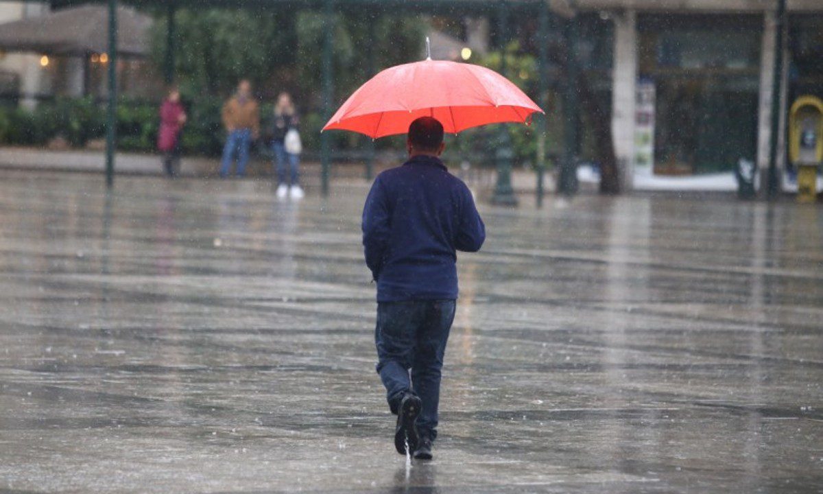Καιρός: Ο Αρναούτογλου δείχνει βροχές στη δυτική χώρα για τη Δευτέρα (14/11)