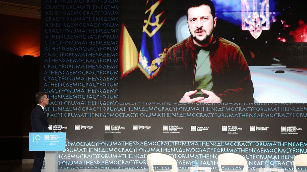 Κώστας Μπακογιάννης: Ντρόπιασε το «Ελευθερία ή Θάνατος» στην βράβευση Ζελένσκι