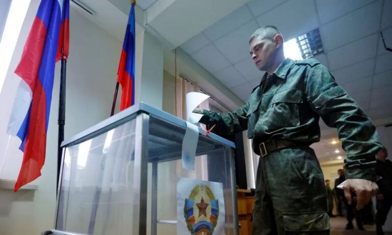 Ουκρανία: «Δημοψηφίσματα» από πόρτα σε πόρτα για την ένταξη στη Ρωσία